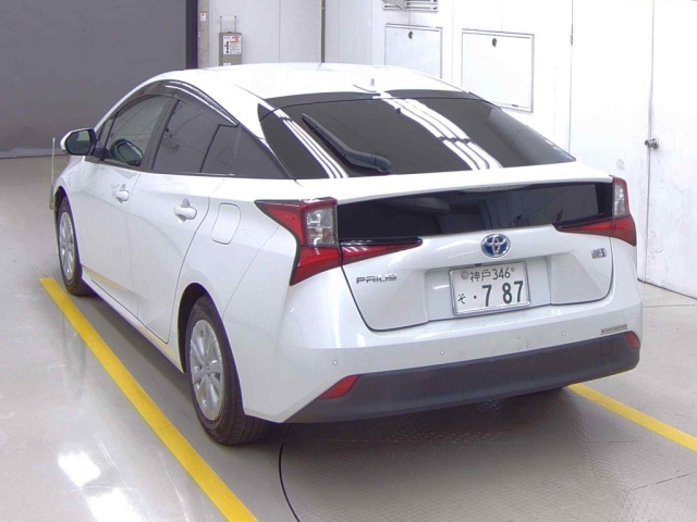 TOYOTA PRIUS 2021