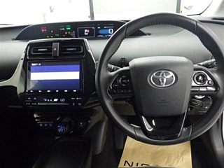 TOYOTA PRIUS 2021