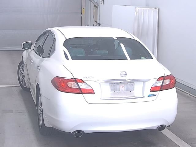 NISSAN FUGA 2013