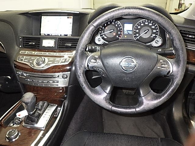 NISSAN FUGA 2010