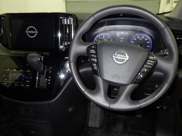 NISSAN ELGRAND 2022