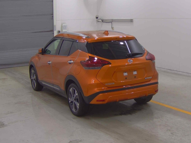 NISSAN KIX 2020