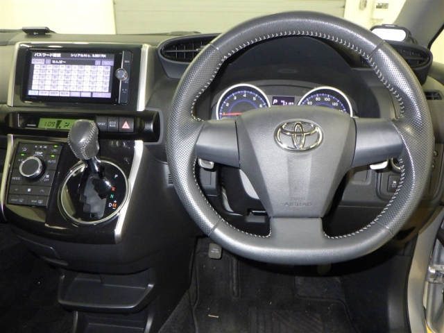 TOYOTA WISH 2012