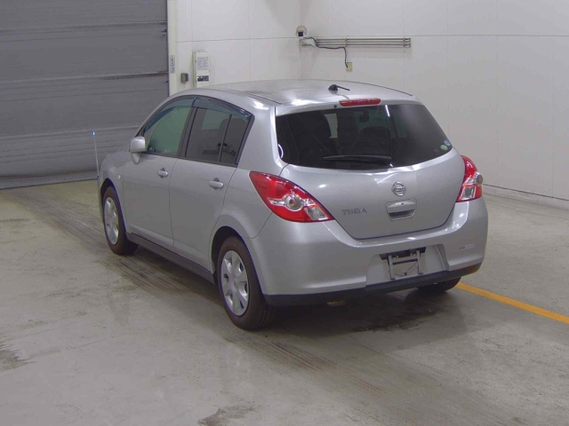 NISSAN TIIDA 2010