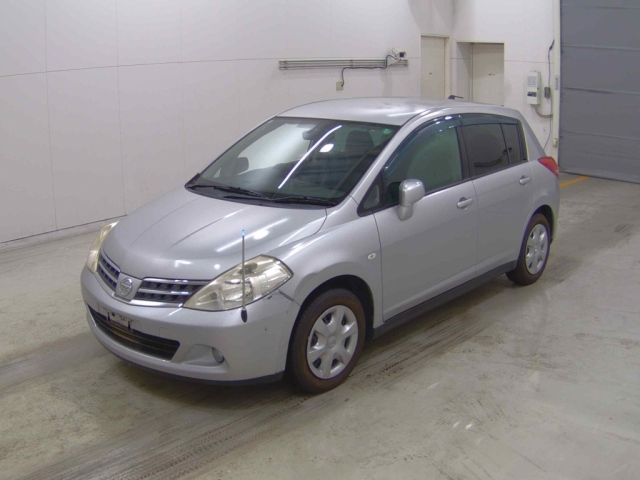 NISSAN TIIDA 2010