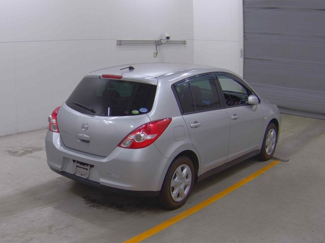 NISSAN TIIDA 2010