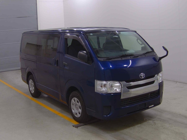 TOYOTA HIACE VAN 2017