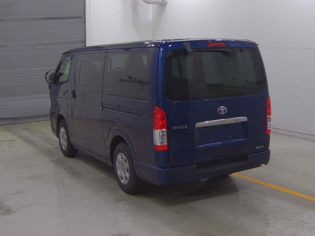 TOYOTA HIACE VAN 2017