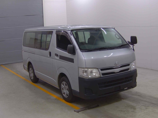 TOYOTA HIACE VAN 2011