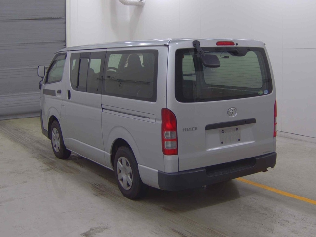 TOYOTA HIACE VAN 2011