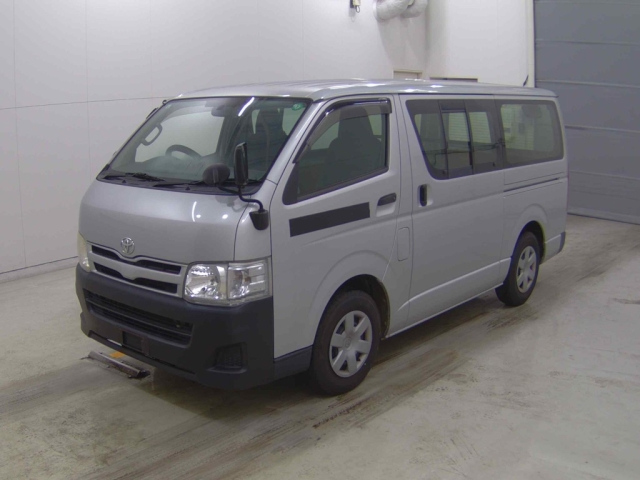 TOYOTA HIACE VAN 2011
