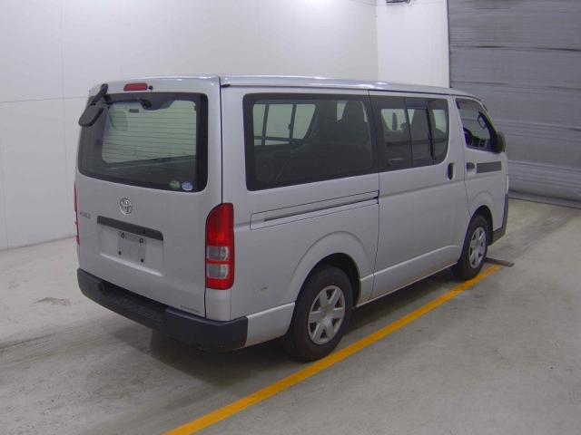 TOYOTA HIACE VAN 2011