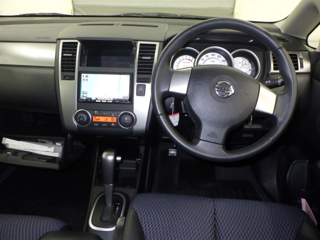 NISSAN TIIDA 2009