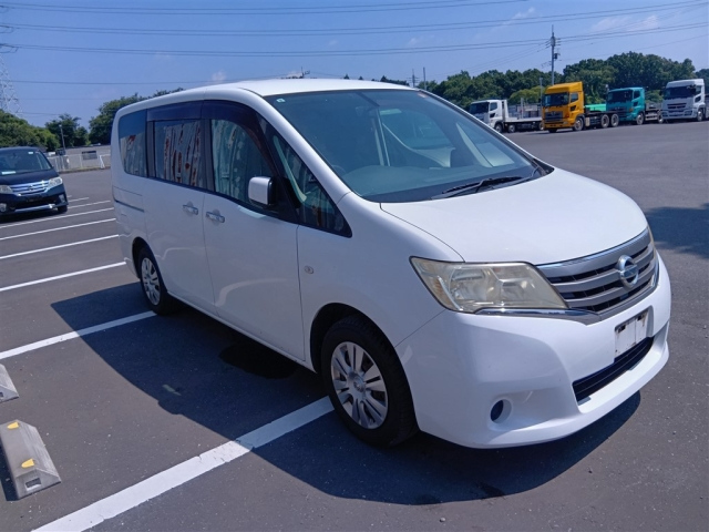 NISSAN SERENA 2011