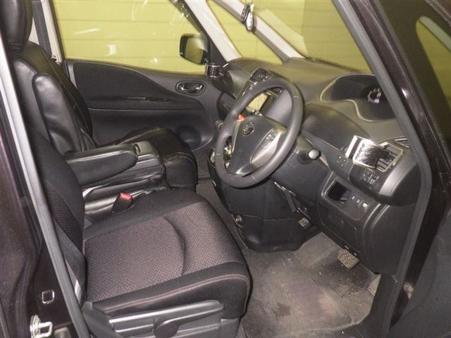 NISSAN SERENA 2012