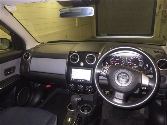 MAZDA VERISA 2012