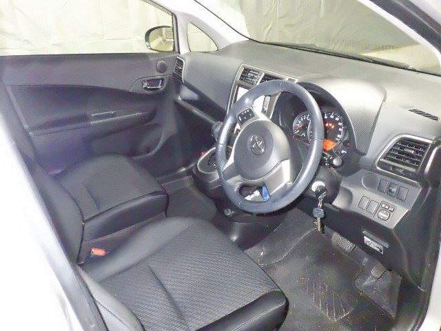 TOYOTA RACTIS 2011