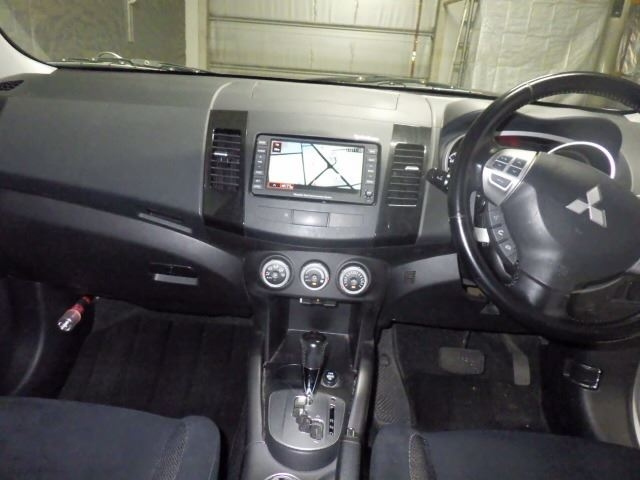 MITSUBISHI OUTLANDER 2008