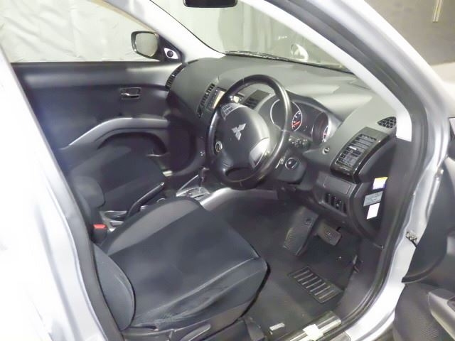 MITSUBISHI OUTLANDER 2008