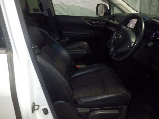NISSAN ELGRAND 2010