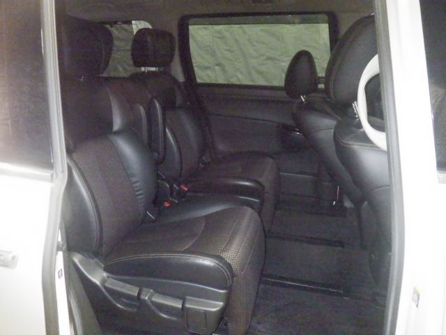 NISSAN ELGRAND 2010