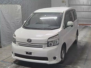 TOYOTA VOXY 2010