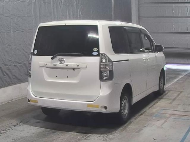 TOYOTA VOXY 2010