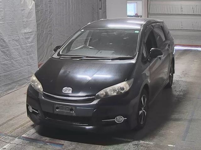 TOYOTA WISH 2013
