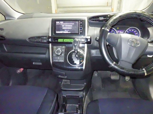 TOYOTA WISH 2013