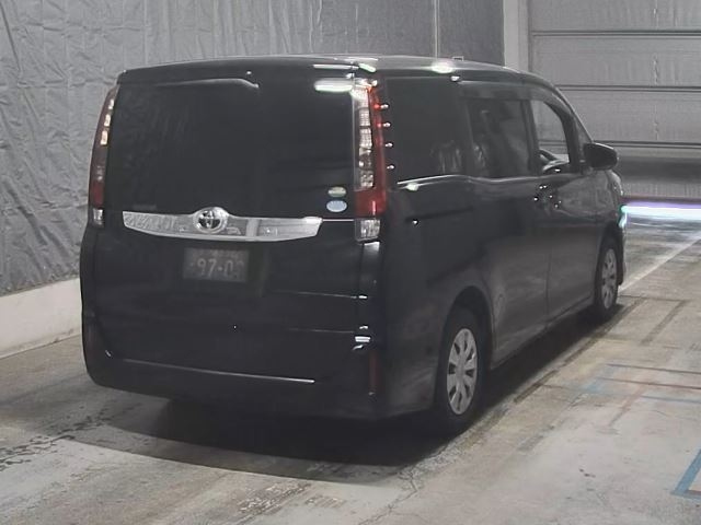 TOYOTA NOAH 2016