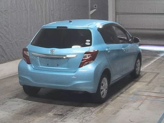 TOYOTA VITZ 2016
