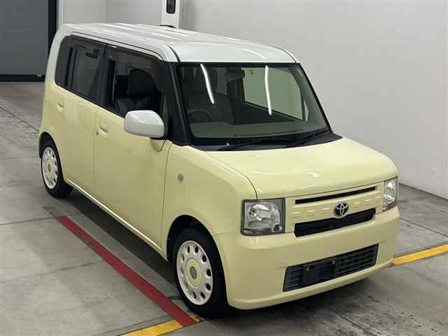 TOYOTA PIXIS SPACE 2016