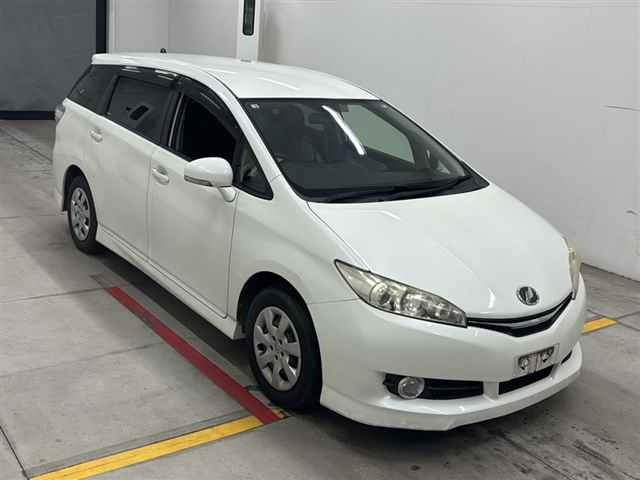 TOYOTA WISH 2013