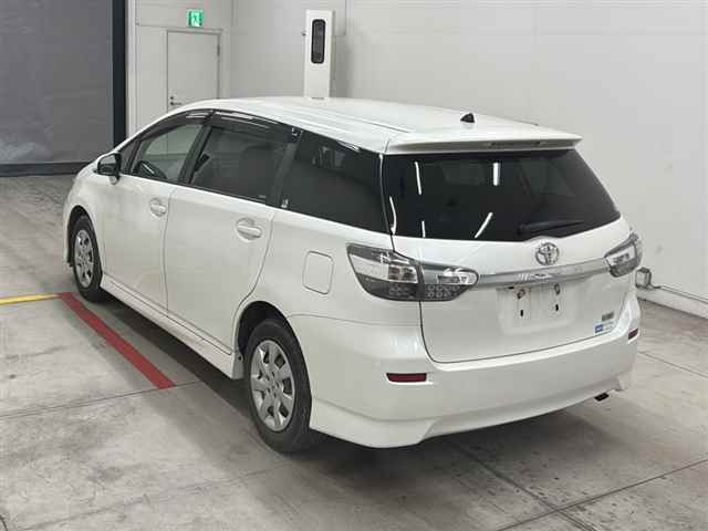 TOYOTA WISH 2013