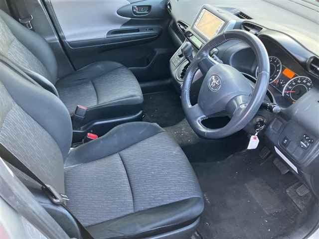 TOYOTA WISH 2010