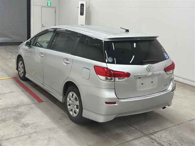 TOYOTA WISH 2010