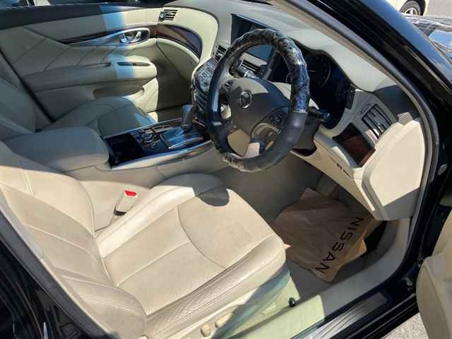 NISSAN FUGA 2010