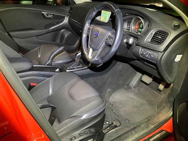 VOLVO V40 2014