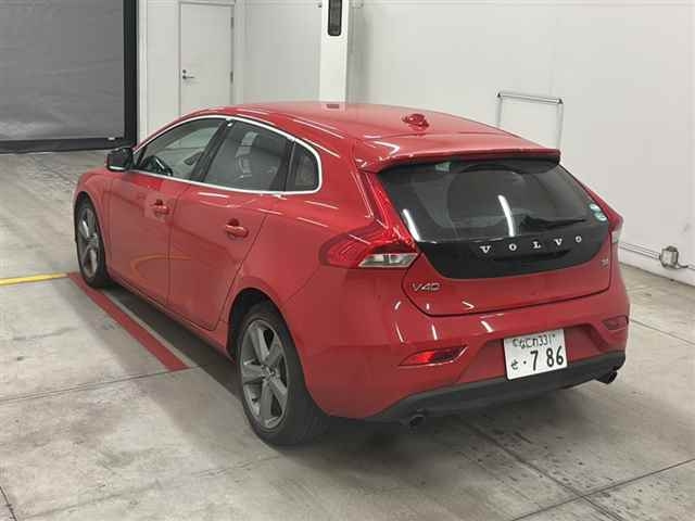 VOLVO V40 2014