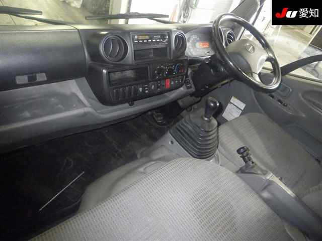 HINO DUTRO 2015