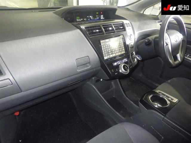 TOYOTA PRIUS ALPHA 2013