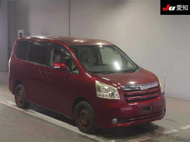 TOYOTA NOAH 2010