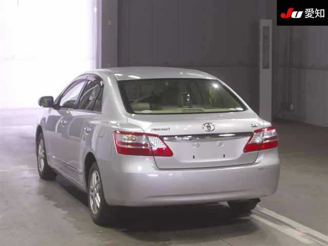 TOYOTA PREMIO 2013