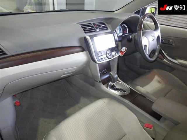 TOYOTA PREMIO 2013