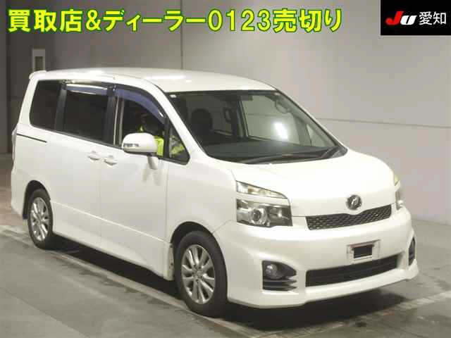 TOYOTA VOXY 2010