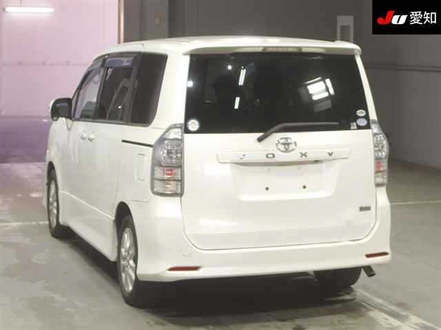 TOYOTA VOXY 2010