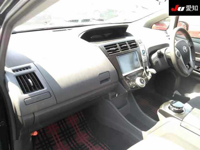 TOYOTA PRIUS ALPHA 2012