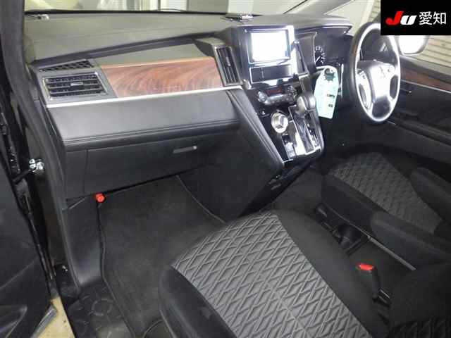 MITSUBISHI DELICA D5 2023