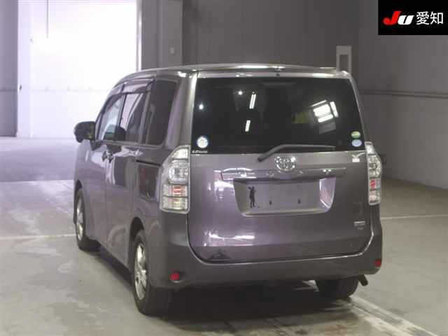 TOYOTA VOXY 2012
