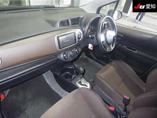TOYOTA VITZ 2011